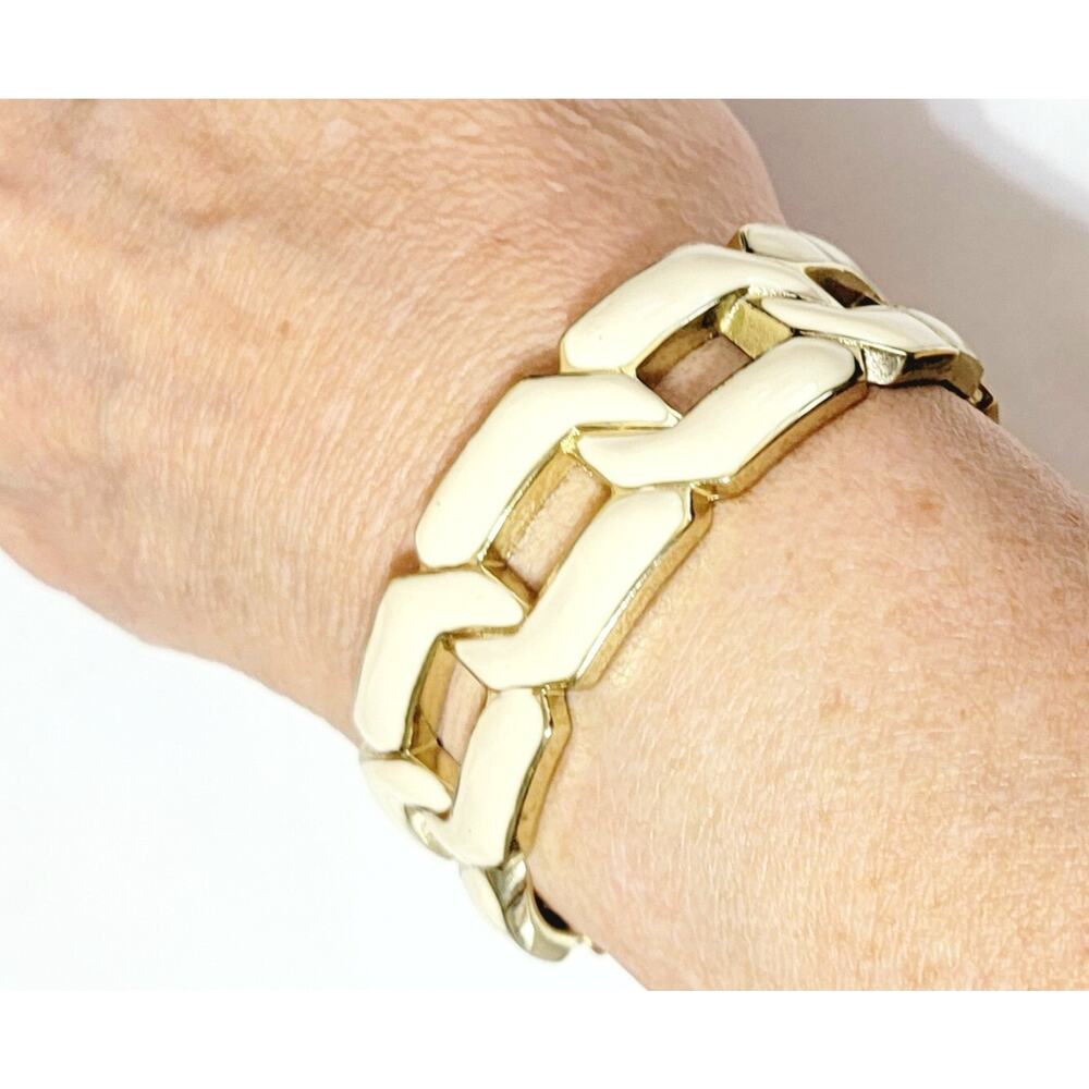 Whtie Enameled Hinged Bracelet Bangle, Gold-tone‎ Intertiwned Links hb